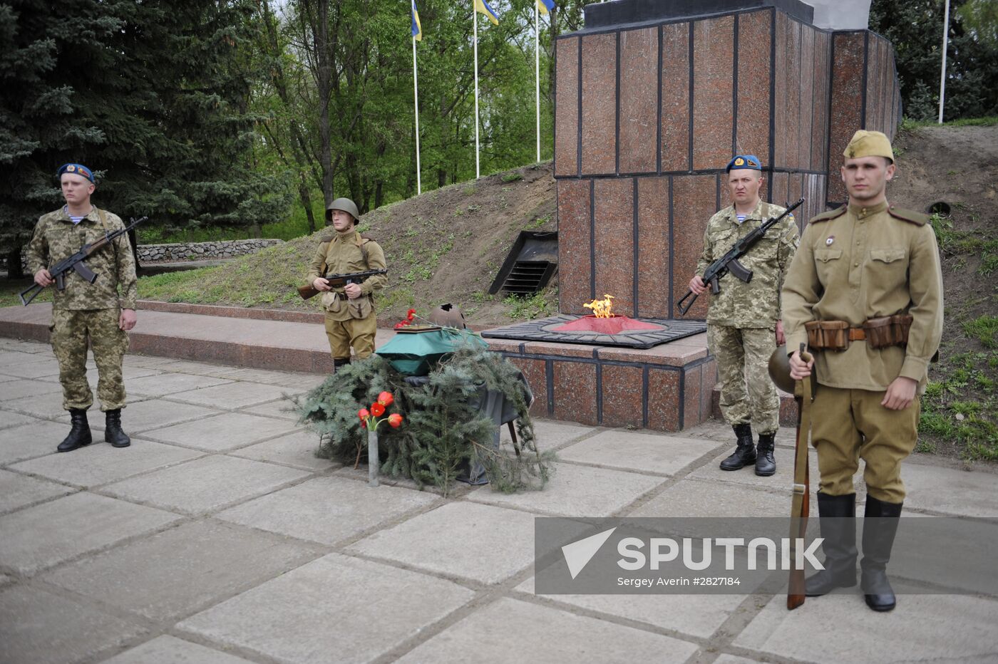 Transfer to Russia of remains of solder killed in 1943 in battle of Slavyansk