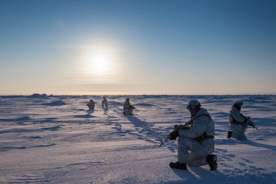 Drill of special ops unit of Chechen Republic near North Pole