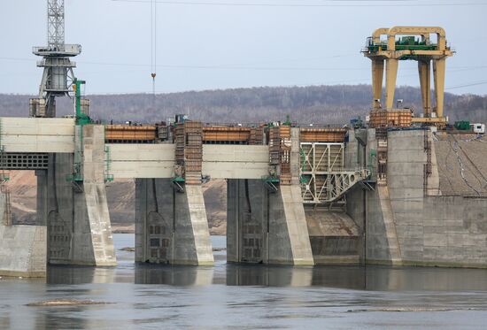 Damming the Bureya River near the Nizhne-Bureiskaya hydropower station in the Amur Region