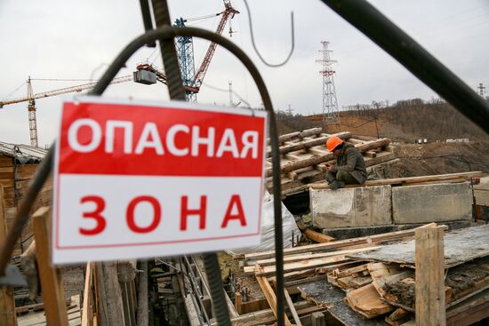 Damming the Bureya River near the Nizhne-Bureiskaya hydropower station in the Amur Region