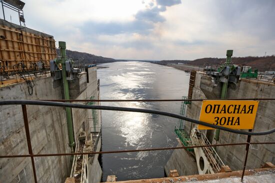 Damming the Bureya River near the Nizhne-Bureiskaya hydropower station in the Amur Region