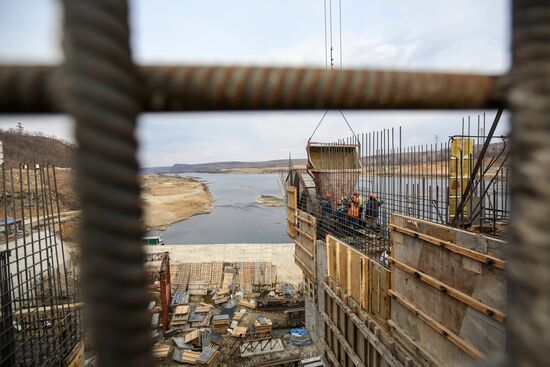 Damming the Bureya River near the Nizhne-Bureiskaya hydropower station in the Amur Region