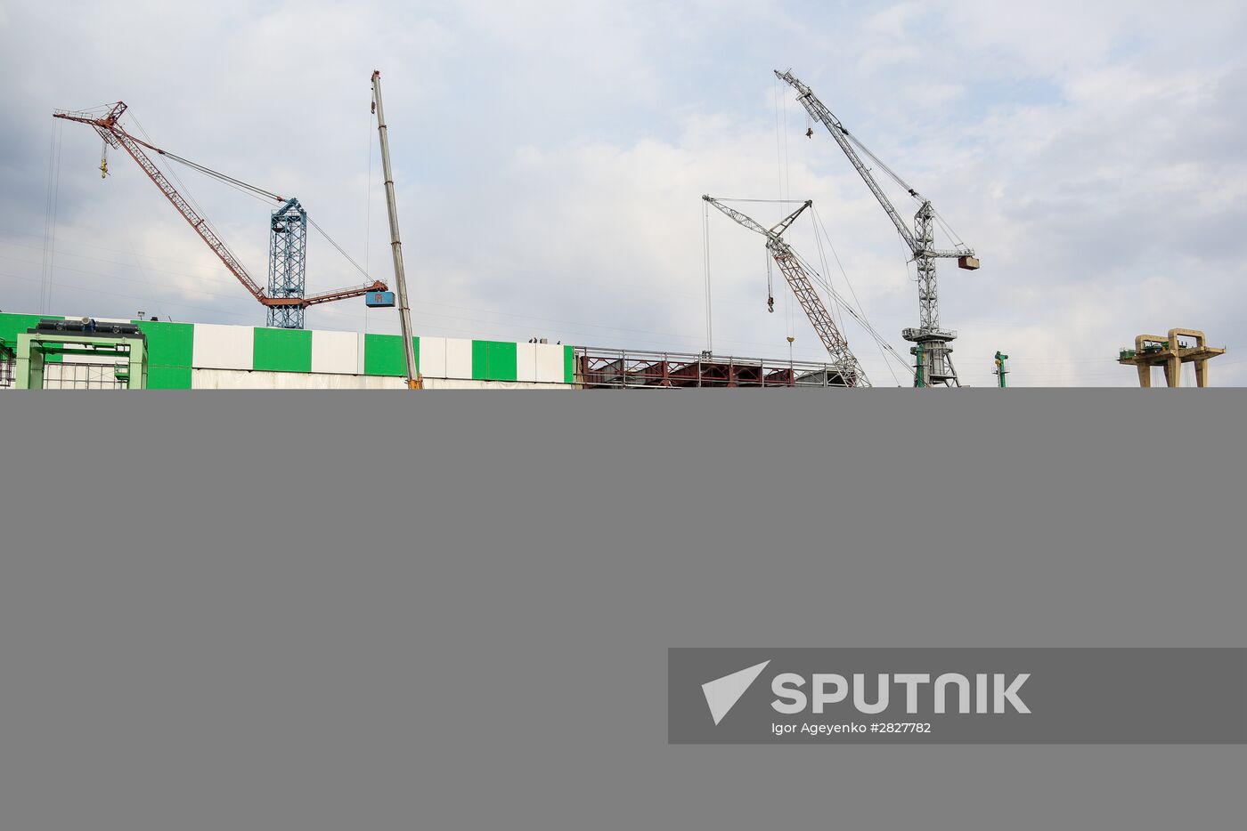 Damming the Bureya River near the Nizhne-Bureiskaya hydropower station in the Amur Region