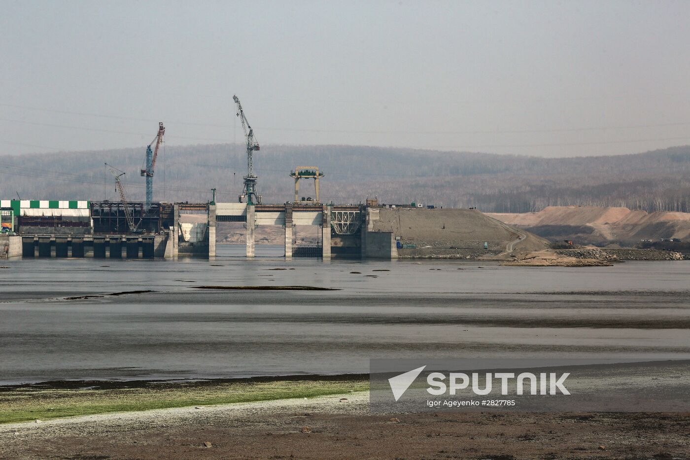 Damming the Bureya River near the Nizhne-Bureiskaya hydropower station in the Amur Region