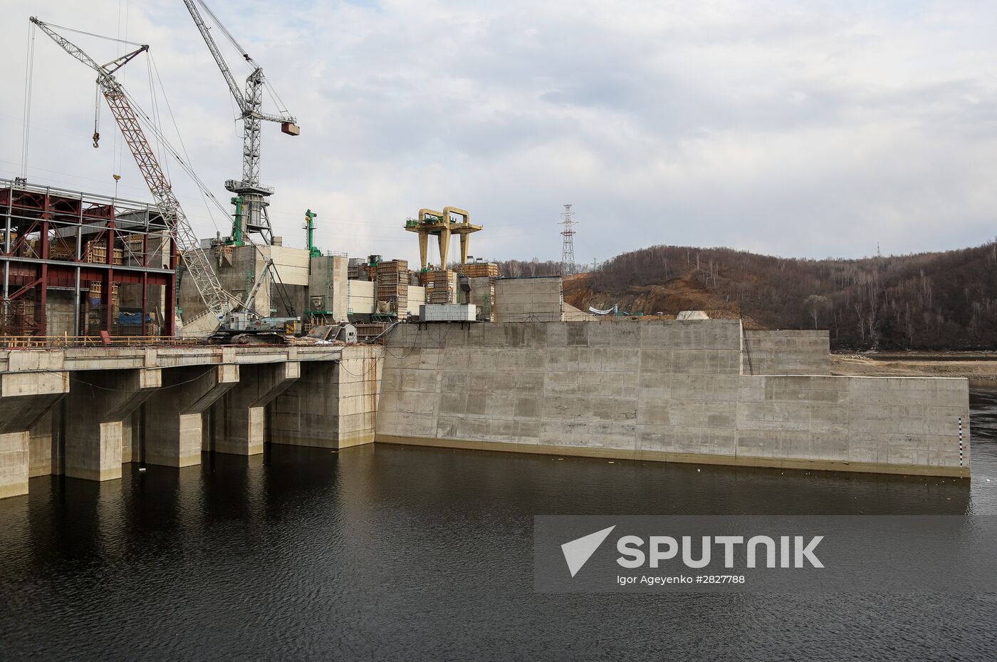 River Bureya damming at Nizhne-Bureiskaya HPP in Amur region