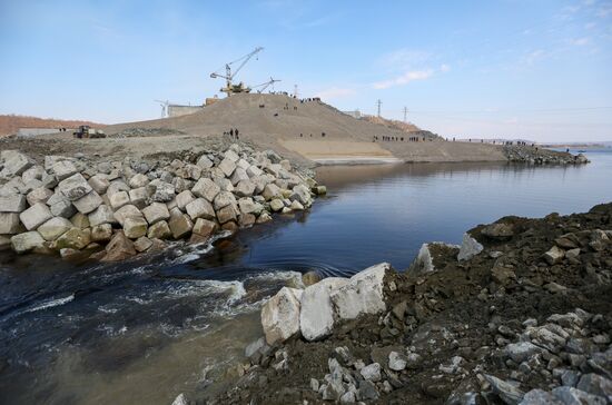 River Bureya damming at Nizhne-Bureiskaya HPP in Amur region