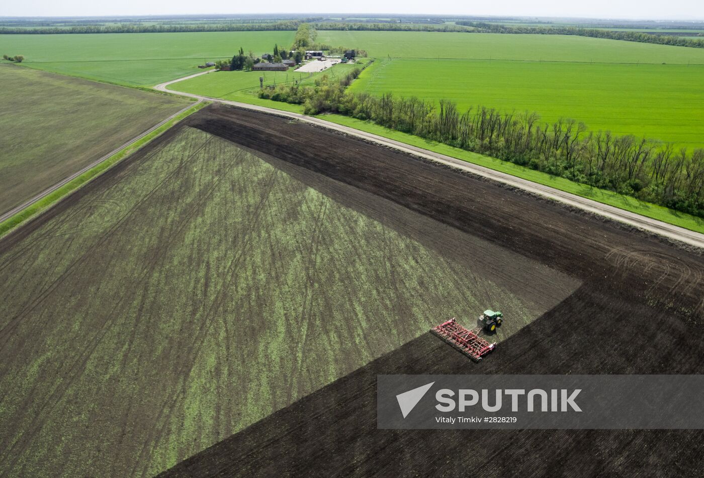 The spring sowing campaign on Agrofirma Rossiya's fields in the village of Novomyshastovskaya, Krasnodar Territory, Russia. Location: Russia, Krasnodar region. Author: Vitaly Timkiv/Sputnik.