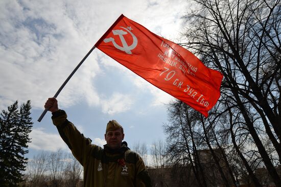 Handing over copy of Victory Banner to Novosibirsk Region