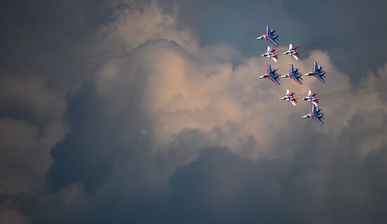 Joint rehearsal of aerobatic teams before the Victory Parade