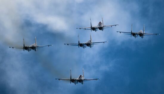 Joint rehearsal of aerobatic teams before the Victory Parade
