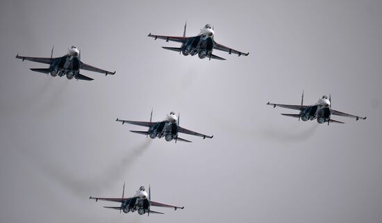 Joint rehearsal of aerobatic teams before the Victory Parade