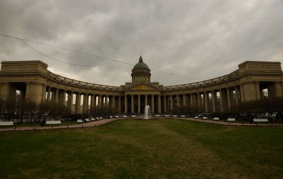 Fountain season begins in St. Petersburg