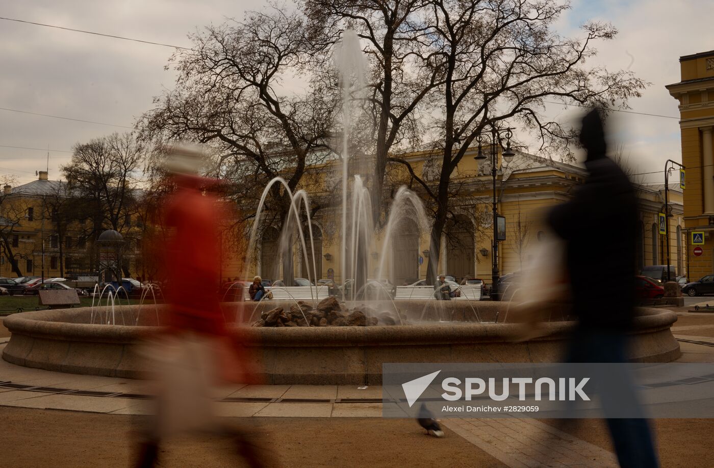 Fountain season begins in St. Petersburg