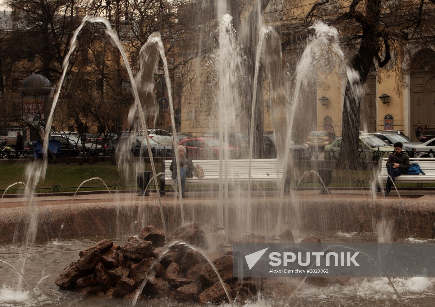 Fountain season begins in St. Petersburg