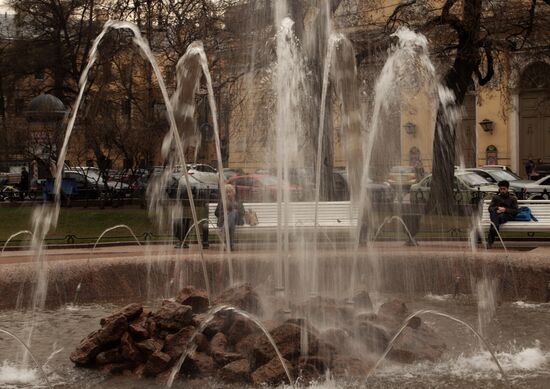 Fountain season begins in St. Petersburg