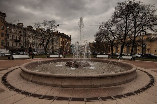 Fountain season begins in St. Petersburg