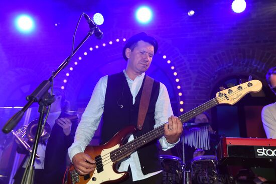 Uma2rman band presents new album