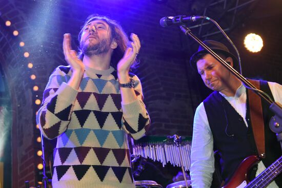 Uma2rman band presents new album