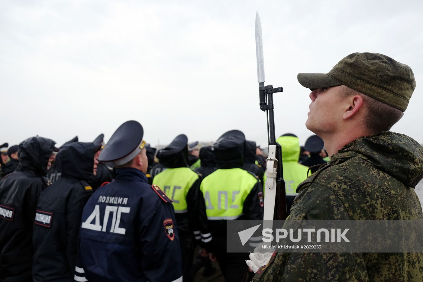 Foot-borne and mechanized parade crews train in Samara