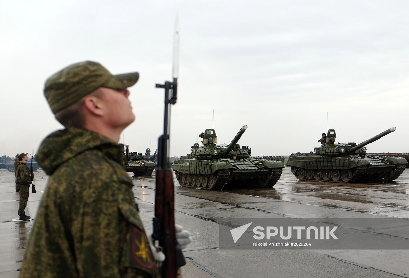 Foot-borne and mechanized parade crews train in Samara