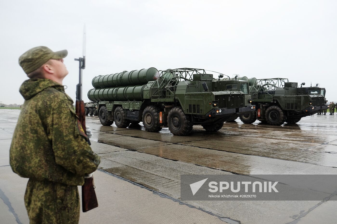 Foot-borne and mechanized parade crews train in Samara