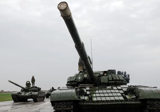 Foot-borne and mechanized parade crews train in Samara