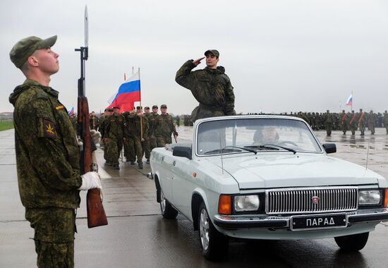 Foot-borne and mechanized parade crews train in Samara