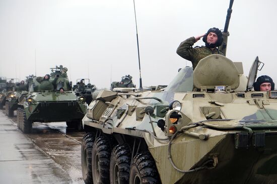 Foot-borne and mechanized parade crews train in Samara