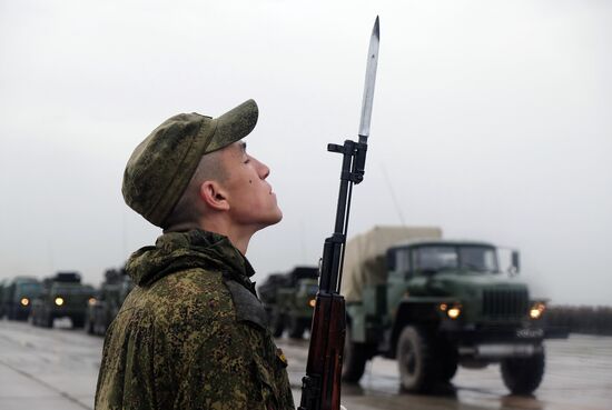 Foot-borne and mechanized parade crews train in Samara