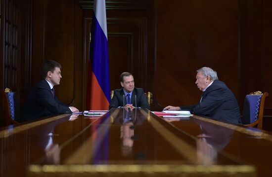 Prime Minister Medvedev meets with Russian Academy of Sciences President Fortov and FASO Head Kotyukov