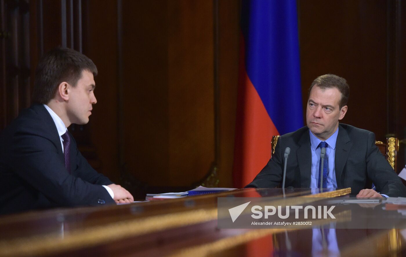 Prime Minister Medvedev meets with Russian Academy of Sciences President Fortov and FASO Head Kotyukov