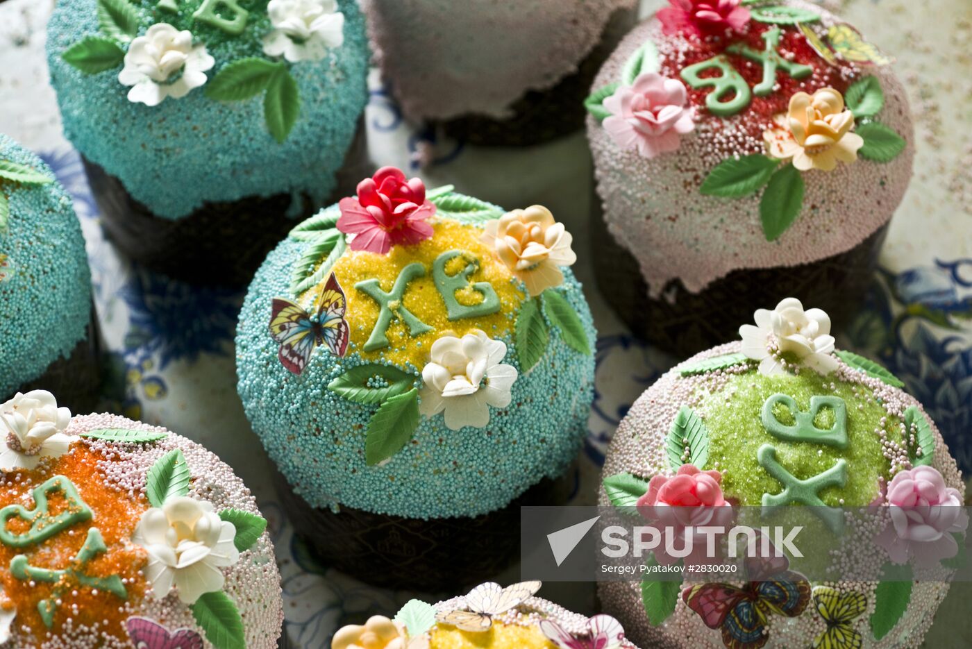 Baking Easter cakes at Serpukhov women's monastery