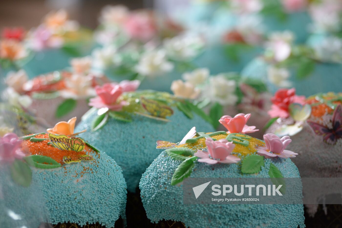 Baking Easter cakes at Serpukhov women's monastery