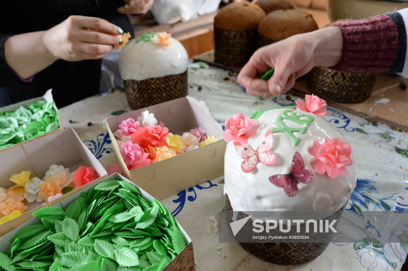 Baking Easter cakes at Serpukhov women's monastery
