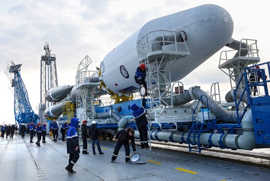 Soyuz-2.1a carrier vehicle taken to Vostochny space center's launch pad