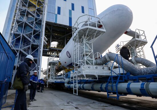 Soyuz-2.1a carrier vehicle taken to Vostochny space center's launch pad
