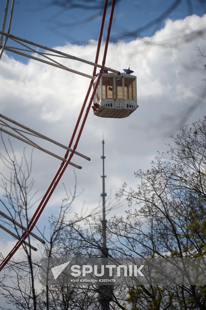 Ferris wheel in All-Russian Exhibition Center (VDNKh) removed