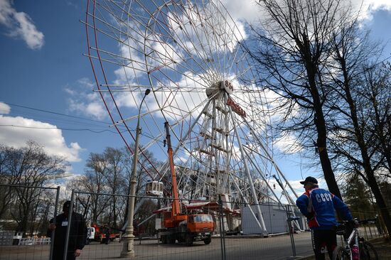 Ferris wheel in All-Russian Exhibition Center (VDNKh) removed