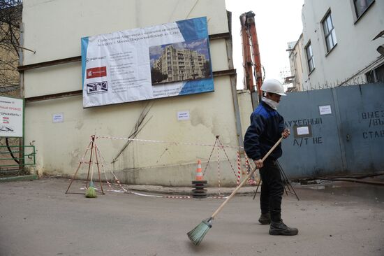 Demolishing Taganskaya Telephone Station on Moscow's Pokrovsky Bulvar