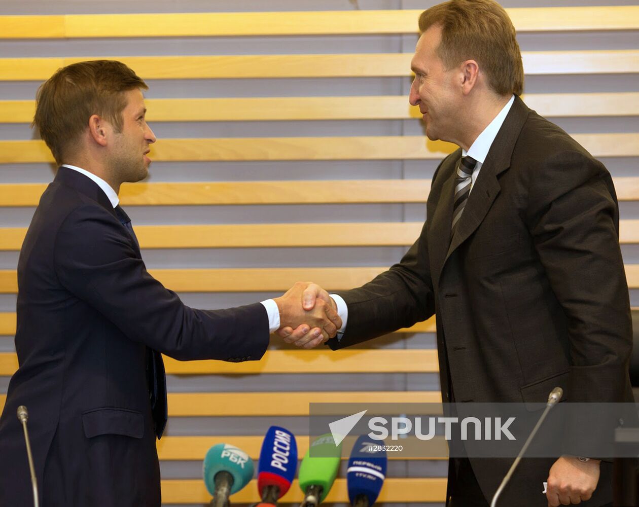 Deputy Prime Minister Igor Shuvalov introduces new Rosimushchestvo Head Dmitry Pristanskov