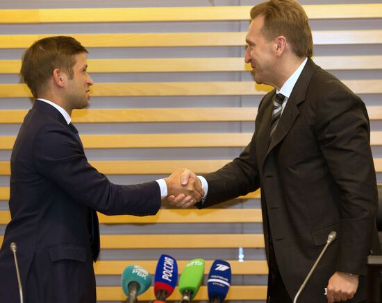Deputy Prime Minister Igor Shuvalov introduces new Rosimushchestvo Head Dmitry Pristanskov