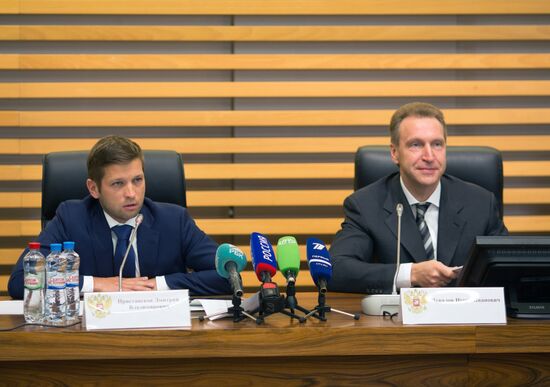 Deputy Prime Minister Igor Shuvalov introduces new Rosimushchestvo Head Dmitry Pristanskov