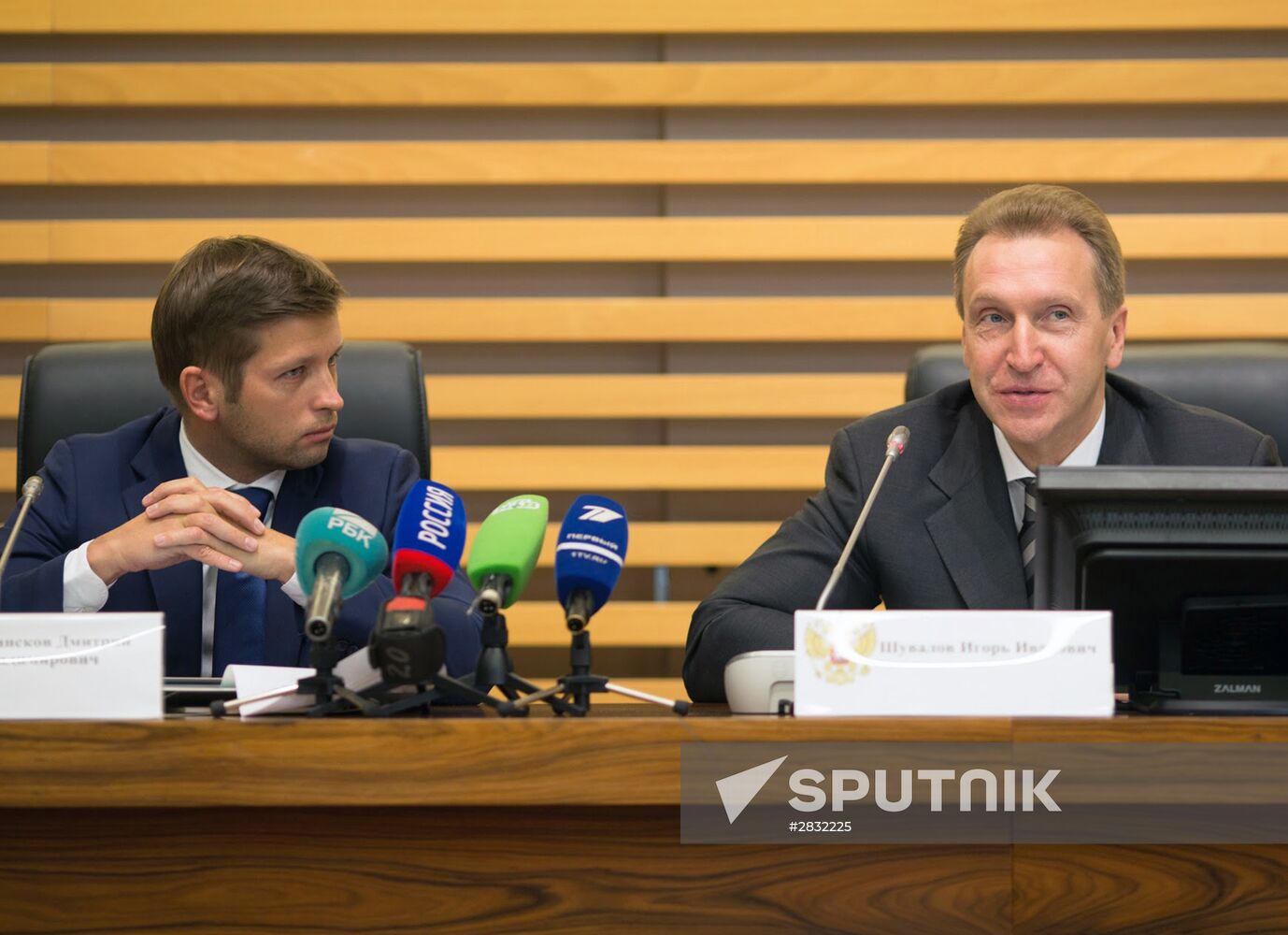 Deputy Prime Minister Igor Shuvalov introduces new Rosimushchestvo Head Dmitry Pristanskov