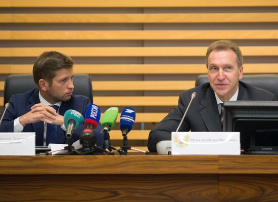 Deputy Prime Minister Igor Shuvalov introduces new Rosimushchestvo Head Dmitry Pristanskov