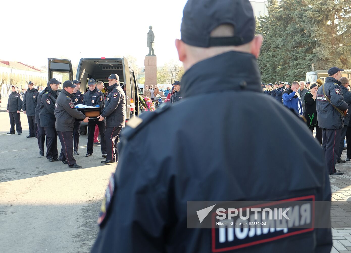Paying last respects to police chief Andrei Gosht in Samara