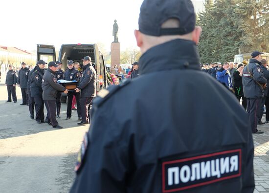 Paying last respects to police chief Andrei Gosht in Samara