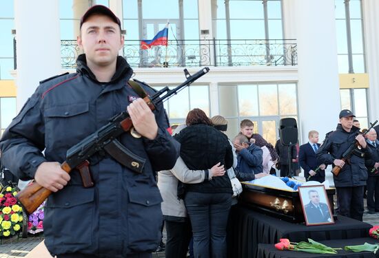 Paying last respects to police chief Andrei Gosht in Samara