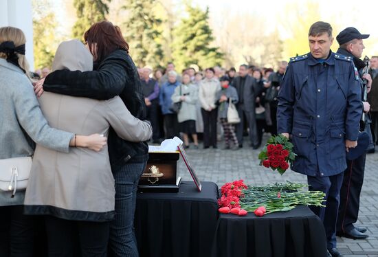Paying last respects to police chief Andrei Gosht in Samara