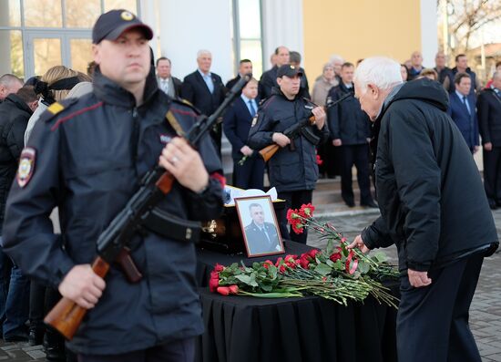 Paying last respects to police chief Andrei Gosht in Samara