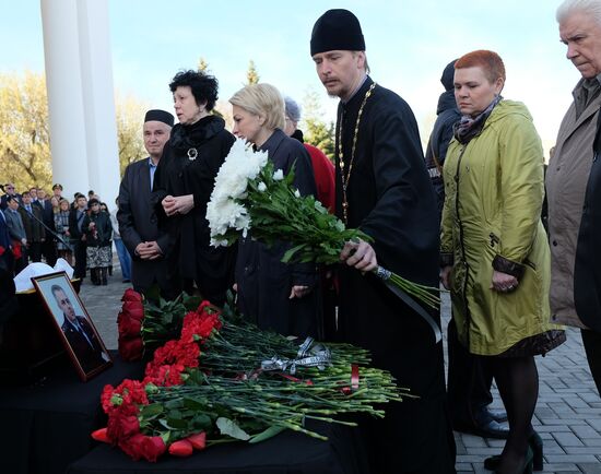 Paying last respects to police chief Andrei Gosht in Samara